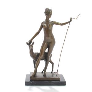 Edward McCartan, efter, 21. årh. Diana. Betegnet E. McCartan. Figur af patineret bronze på base af sort marmor. H. inkl. base 32.