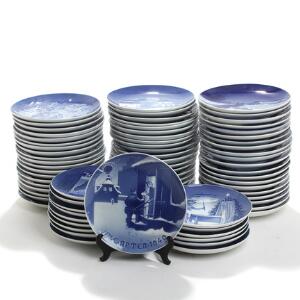 En samling juleplatter af porcelæn, BG, bestående af 1918, 1920, 1922, 1924, 1926-27, 1929, 1932-33, 1936-1960 m.m. 74