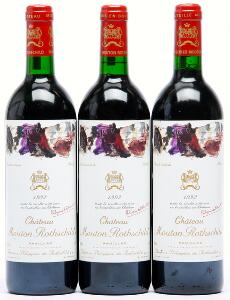 3 bts. Château Mouton Rothschild, Pauillac. 1. Cru Classé 1992 A hfin.