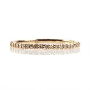 Diamant alliancering af 14 kt. guld prydet med talrige brilliantslebne diamanter. Str. 54,5.