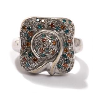Diamantring af 14 kt. hvidguld, prydet med talrige brillant-slebne hvide, blå og cognacfarvede diamanter. Str. 54. Ca. 2000.