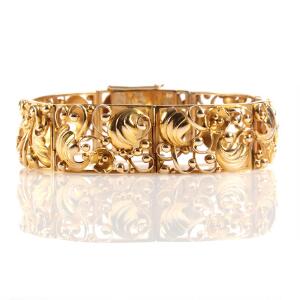 Armbånd af 14 kt. guld. L. 19 cm. Vægt 47 gr. Svendestykke tilkendt sølvmedalie. Etui medfølger.