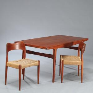 A. Hovmand-Olsen Spisestue af teak bestående af spisebord med udtræk, to tillægsplader samt seks sidestole. 7