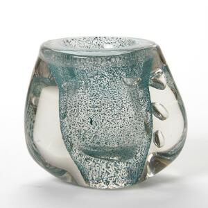 André Thuret Vase af klart glas indvendigt med blågrønne mønstre. Sign. André Thuret. H. 14,5.