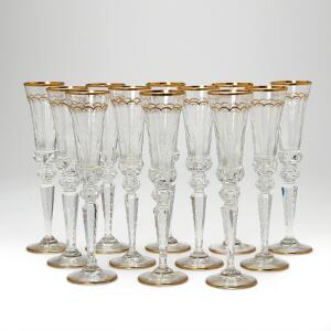 Exccelence 12 champagneglas dekorerede med guld. Udført for St. Louis. 12