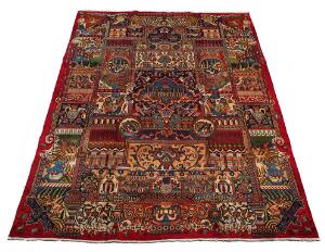 Kashmar tæppe, rigt prydet med persisk arkitektur, landskaber med menneske- og dyremotiver på rød bund. Persien. Ca. 1970. 378 x 288.