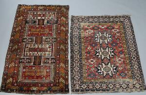 To kaukasiske tæpper. Lesghi-Shirvan tæppe, klassisk design med stjerner omgivet af kufisk hovedbort. 163 x 126. Samt Shirvan tæppe med geometrisk des cm. slidt