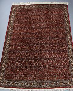 Azerbijan tæppe, gentagelsesmønster med herati design. God kvalitet. 20. årh.s slutning. 252 x 323.