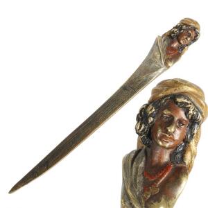 Brevkniv af kold bemalet wiener bronze i form af let påklædt kvinde. Stemplet Austria. Ca. 1900. L. 21.