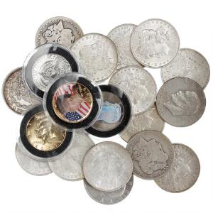 USA, Dollar 1882 O, 1883 O, 1884 O 2, 1886 2, 1888, 1892, 1896, 1897, 1898 O, 1900 O, 1921, 1925, 1926, 1971, 1976 samt 4 stk. Half Dollars, i alt 21 stk.