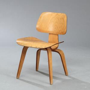 Charles Eames LCW stol af lamineret formbøjet ask, bagben med single chockmount. Formgivet 1947.