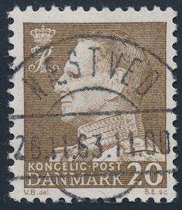 1962. Fr.IX. 20 øre, brun. Fluorescerende papir. Retvendt PRAGT-stempel NÆSTVED 26.11.63.