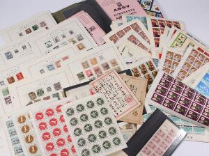 Japan. Interessant parti i kasse med mange klassiske udgaver, miniarkblokke, hæfter m.m.