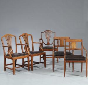 Fem stole Et par engelske armstole af mahogni, en armstol med skjoldformet ryg og et par empire form armstole. 19. årh. 5