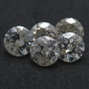 Fem uindfattede brilliantslebne diamanter på i alt ca. 1.63 ct. Farve. Wesselton-Crystal. 5