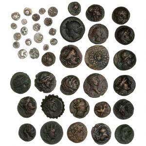 Lot på 19 antikke græske sølv-nominaler samt 24 antikke græske og romerske kobbermønter