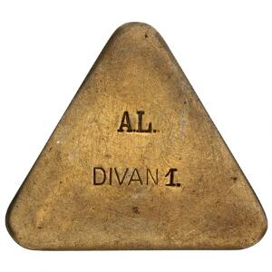 DIVAN 1, Kjøbenhavns Sommer-Tivoli, 10 kr trekantet messingmærke med afrundede hjørner, højde 40 mm indslået AL DIVAN 1, Sømod 5010