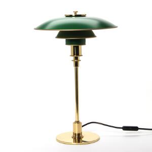 Poul Henningsen PH-32. Bordlampe med stel af messing og grønlakerede metalskærme med broncerede undersider.