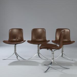 Poul Kjærholm PK-9. Sæt på fire stole med stel af rustfrit stål. Sæde og ryg betrukket med sort brunt skind. Udført hos Fritz Hansen. 4