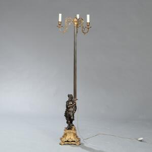 Standerlampe af forgyldt og patineret bronze, monteret til el. 20. årh.s begyndelse. H. 146.