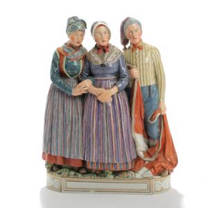 Carl Martin-Hansen Sønderjylland. Figurgruppe af porcelæn, Kgl. P., dekoreret i overglasurfarver. Juliane Marie mærke, nr. 12223. H. 32.