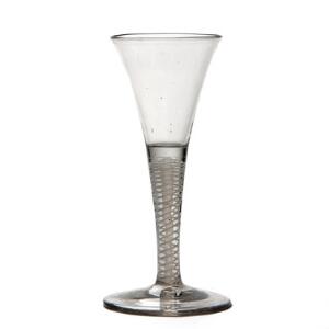 Vinglas med klokke- og trompetformet cuppa, stilk med hvide opalspiraler. EnglandHolland, 18. årh. H. ca. 17 cm. 14