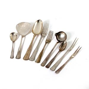 Dobbeltriflet bestik af sølv. Danmark, 20. årh. Vægt 1526 gr. 358