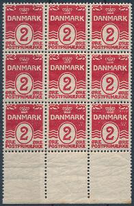 1905. Bølgelinie. 2 øre, rød. Postfrisk 9-BLOK, alle med variant UDEN HJERTER 7 og DELVIST UDEN HJERTER 2. Sjælden enhed. AFA 4700