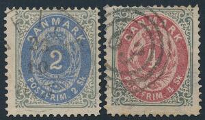 1870. 2 sk. gråblå og 4 k. grårød. Begge med OMVENDT RAMME. 2 sl. er let optakket. AFA 10200