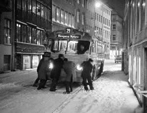 Timeout - Historical press photo Per Pejstrup, 1960. Bus linie 29 i sneen, Copenhagen.