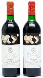 2 bts. Château Mouton Rothschild, Pauillac. 1. Cru Classé 1986 A-AB bn.