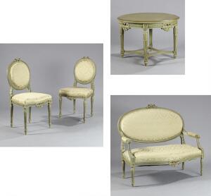 Salon af grønmalet og udskåret træ, bestående af sofa, bord og et par salonstole. Louis XVI form. 20. årh.s. begyndelse. 4
