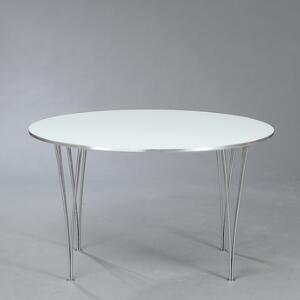 Piet Hein, Bruno Mathsson Cirkulært spisebord opsat på klemben af forkromet stål. Top af hvid laminat. Udført hos Fritz Hansen, 1973.