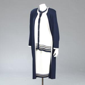 Elégance Marine blå strikkåbe og sæt bestående af nederdel og cardigan i cremefarvet strik. Str. 48. 3