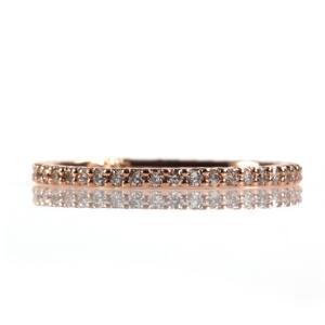 Diamantalliancering af 14 kt. pink guld prydet med talrige brillantslebne diamanter. Str. 54,5.