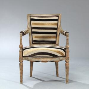 Armstol af mørkfarvet træ, med moderne stribet betræk af uld og velour. Louis XVI stil, ca. 1900.