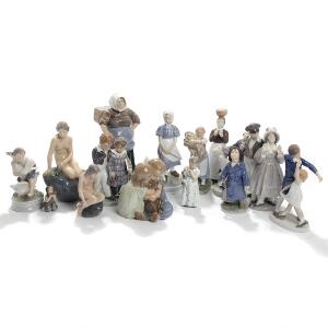 Edvard Eriksen, Adda Bonfils m.fl. En samling figurer af porcelæn, Kgl. P. og BG, dekoreret i underglasurfarver. H. 6,5-28. 15