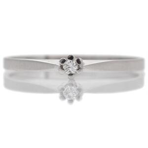 Diamantring af 14 kt. hvidguld prydet med brillantslebet diamant. Str. 51.