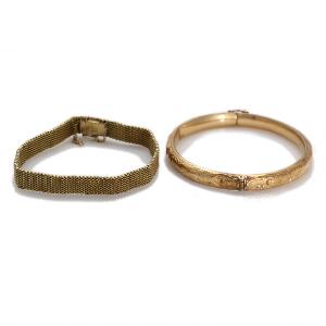 To armbånd af 14 kt. guld. L. 18 cm. Diam. 6 cm. Vægt ialt 28 gr.