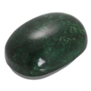 Stor uindfattet oval cabochonsleben smaragd. L. ca. 11,5 cm. B. ca. 8 cm. Ca. 2013.