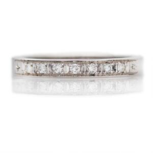 Diamantring af 14 kt. hvidguld prydet med brillantslebne diamanter på i alt ca. 0.14 ct. Farve. Wesselton H. Klarhed. VVS. Str. 56.