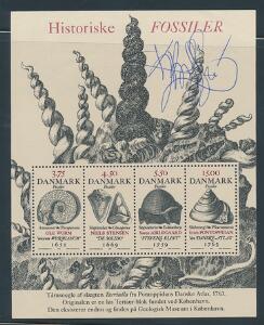 Autografer. 1967-1998. Klip, breve, hæfter, blokke m.m. med danske frimærketegneres autografer. i alt 14 objekter.