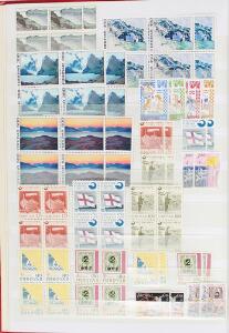 Færøerne. 1975-2003. Indstiksbog med stemplede og postfriske udgaver. Pålydende over 4650