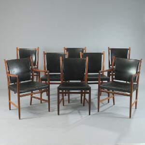 Jacob Kjær, Rigmor Andersen Seks spisestole samt to armstole af palisander. Sæde og ryg betrukket med patineret sort skind. 8