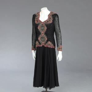 Adrianna Papéll vintage kjole af silkechiffon med perlebroderi. L. 118 cm. Str. 40. Ca. 1994.