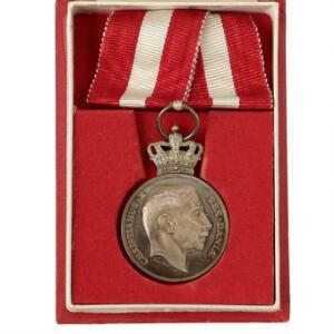 Kong Christian den Tiendes frihedsmedalje Pro Dania - Liberation Medal, m. bånd og i original æske, LS 4-029 626, 31 mm, Ag, Salomon.