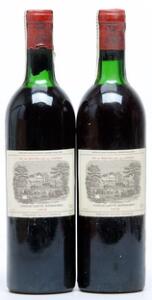 2 bts. Château Lafite Rothschild, Pauillac. 1. Cru Classé 1972 AB ts.