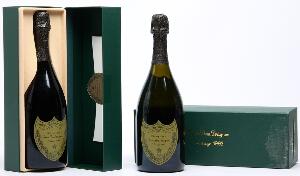 2 bts. Champagne Dom Pérignon, Moët et Chandon 1993 A hfin. Oc.