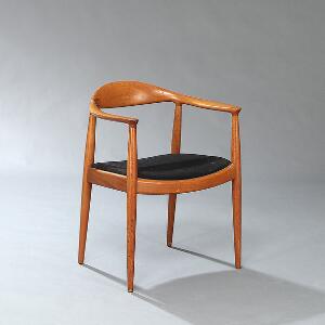 Hans J. Wegner The Chair. Armstol af mahogni, sæde betrukket med sort uld. Model JH 503. Udført hos snedkermester Johannes Hansen.