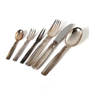 Lotus bestik af sølv. 20. årh. Vægt eksl. dele af stål 1040 gr. 43